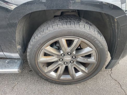 Used 2018 Chevrolet Tahoe LT w/ LT Signature Package image 9