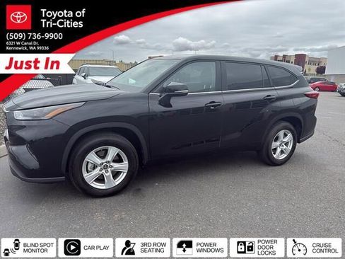Used 2023 Toyota Highlander LE FWD image 1