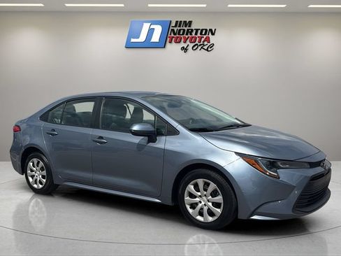 Used 2024 Toyota Corolla LE FWD image 3