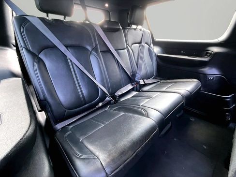 Certified 2024 Jeep Wagoneer L Series II w/ Flexible Seating Group RWD image 24