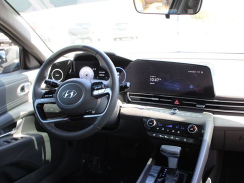 Used 2023 Hyundai Elantra SEL w/ Convenience Package FWD image 25