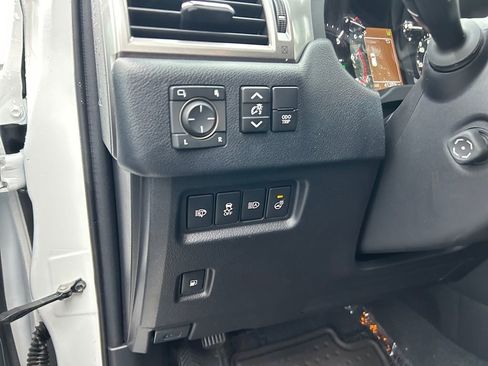 Used 2022 Lexus GX 460 Premium w/ Premium Package image 21