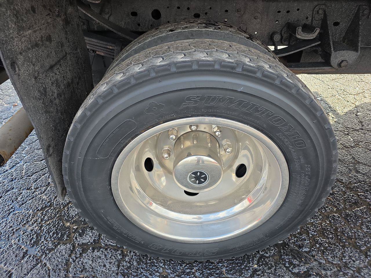 Used 2004 Ford F550 4x4 Regular Cab Super Duty image 17