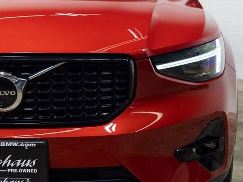 Used 2024 Volvo XC40 B5 Ultimate w/ Protection Package Premier image 7