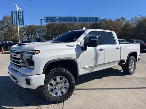 Used 2024 Chevrolet Silverado 2500 High Country w/ Technology Package image 2