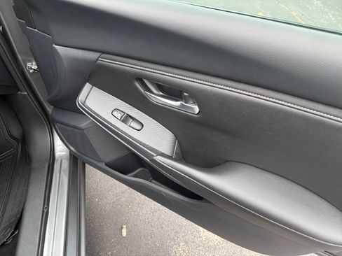 Used 2024 Nissan Sentra SV FWD image 21