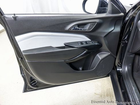 Certified 2025 Chevrolet Trax LT w/ LT Convenience Package image 18