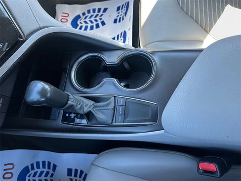 Used 2023 Toyota Camry SE image 11