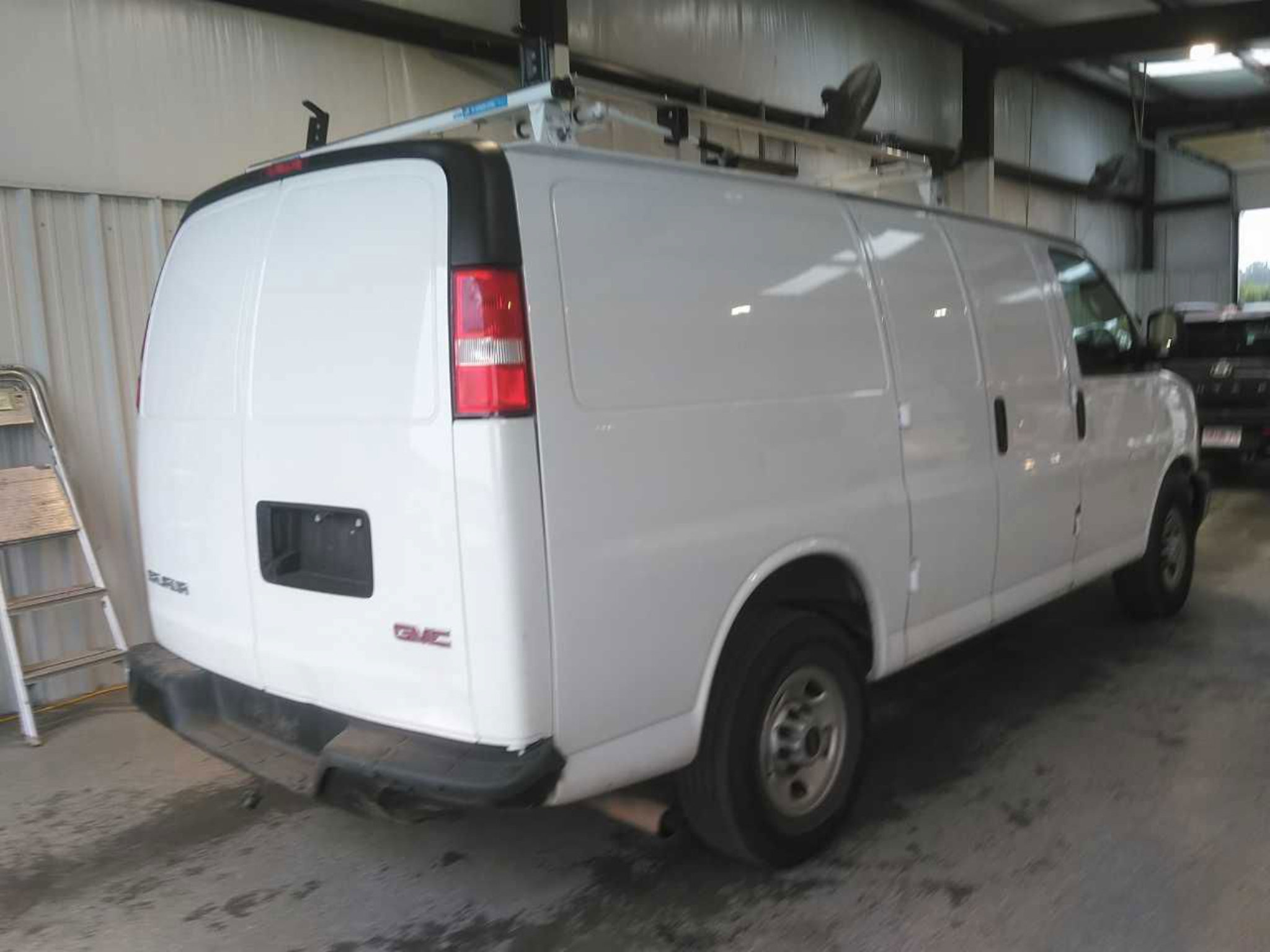 Used 2023 GMC Savana 2500 w/ Driver Convenience Package RWD image 2