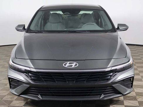Used 2024 Hyundai Elantra SEL FWD image 10