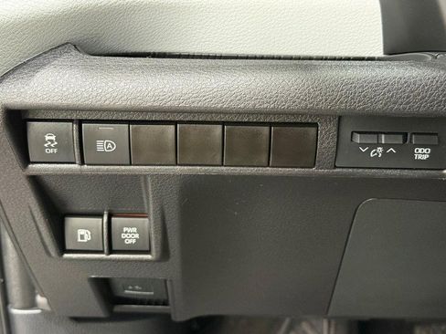 Used 2025 Toyota Sienna LE image 15