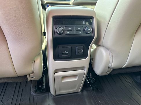 Used 2018 GMC Acadia Denali w/ Technology Package image 23