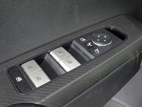 Used 2024 Mitsubishi Outlander SE image 17