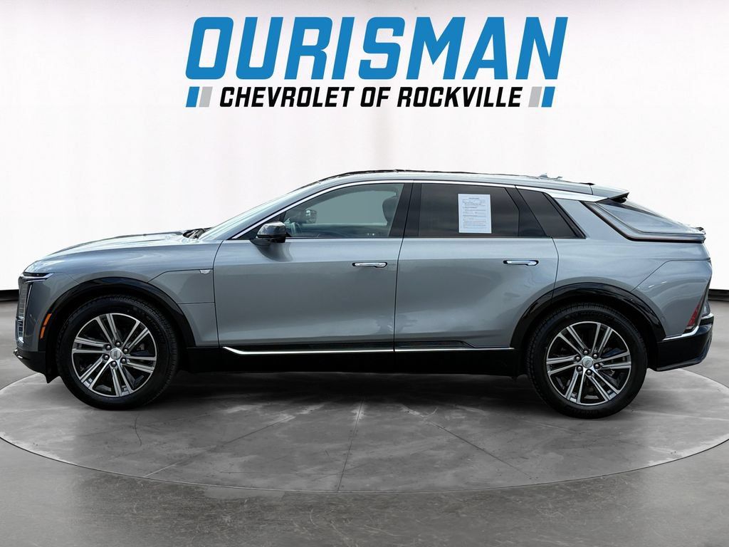 Used 2024 Cadillac Lyriq Luxury AWD/4WD image 3