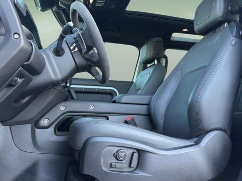 Used 2023 Land Rover Defender 90 V8 image 24