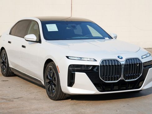 Used 2023 BMW i7 xDrive60 w/ Executive Package 2 AWD/4WD image 69