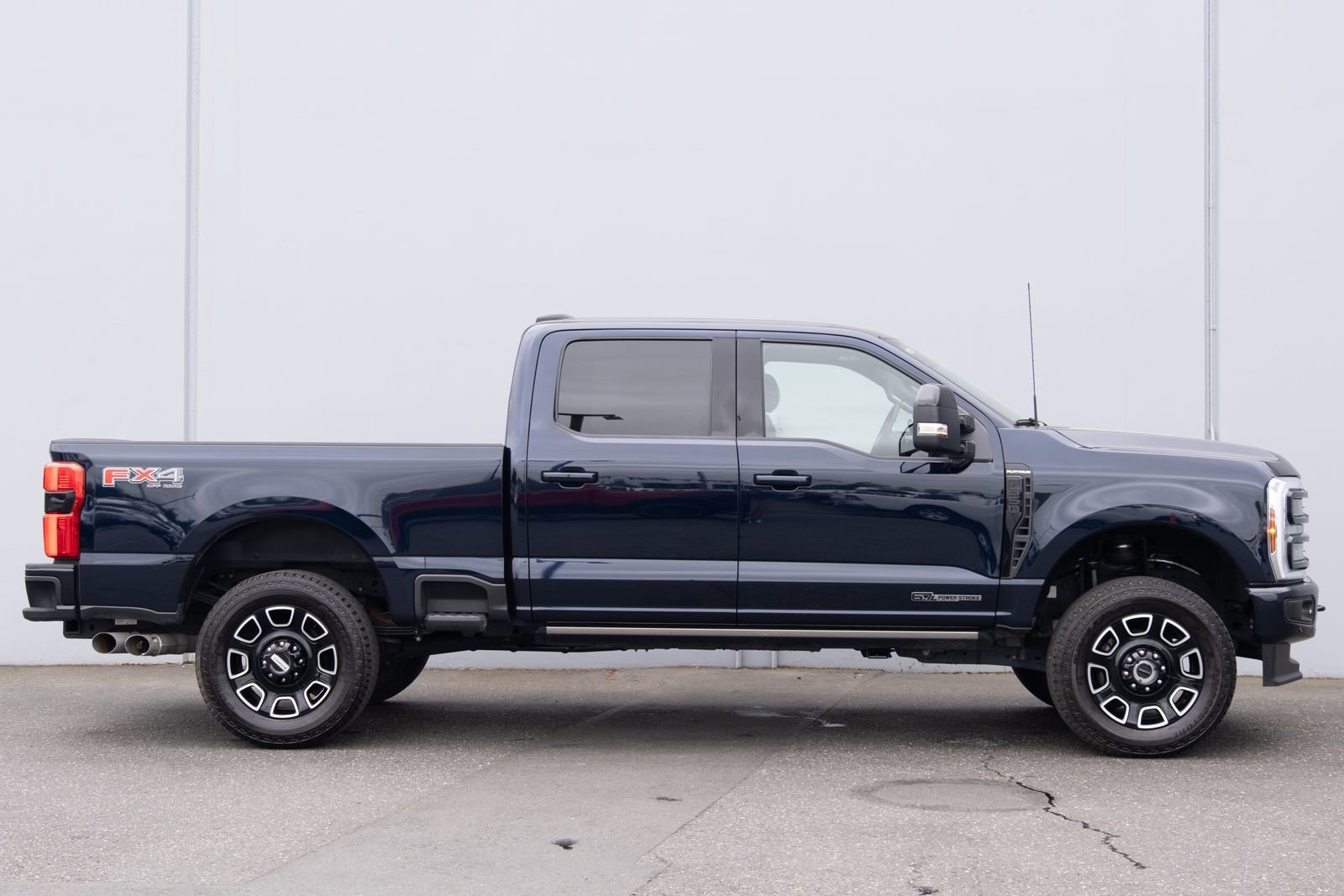 Used 2025 Ford F350 Platinum w/ FX4 Off-Road Package AWD/4WD image 30