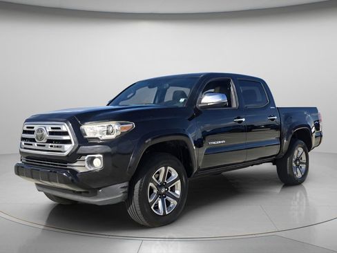 Used 2018 Toyota Tacoma Limited RWD image 9