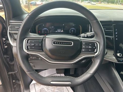 Used 2022 Jeep Wagoneer Series III w/ Premium Group I AWD/4WD image 15