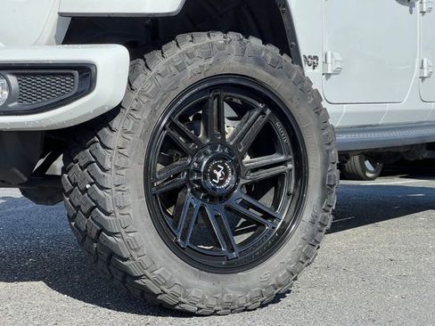 Used 2021 Jeep Gladiator Overland image 2