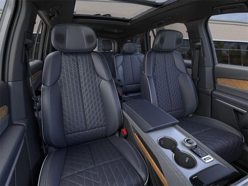 New 2026 Cadillac Vistiq Premium Luxury image 16