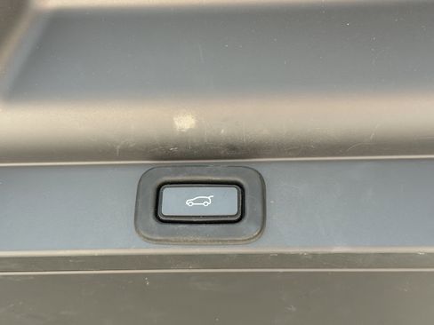 Used 2023 Land Rover Range Rover Long Wheelbase Autobiography image 11