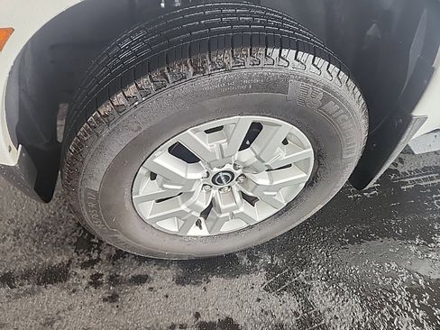 Used 2024 Nissan Frontier SV w/ SV Convenience Package image 9