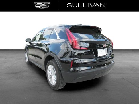 Certified 2024 Cadillac XT4 Luxury w/ Cold Weather Package FWD image 6