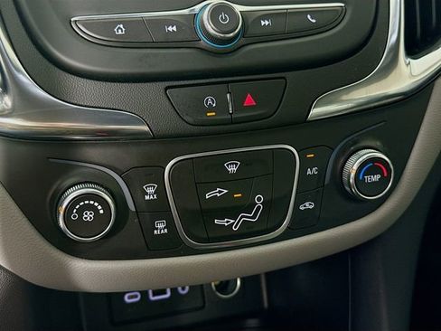 Used 2022 Chevrolet Equinox LS w/ LS Convenience Package FWD image 17