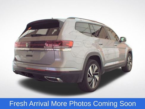 Used 2025 Volkswagen Atlas SE image 4