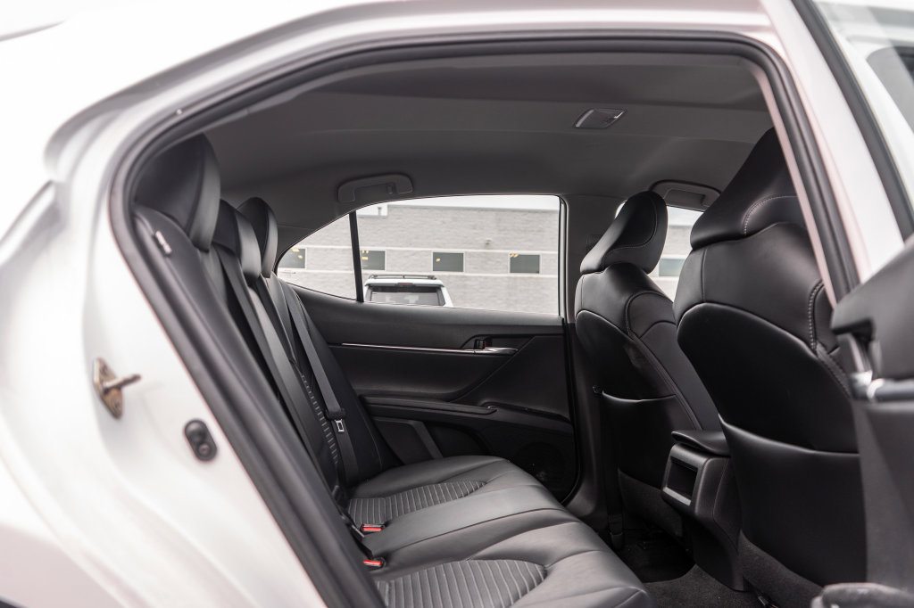 Used 2020 Toyota Camry SE FWD image 13
