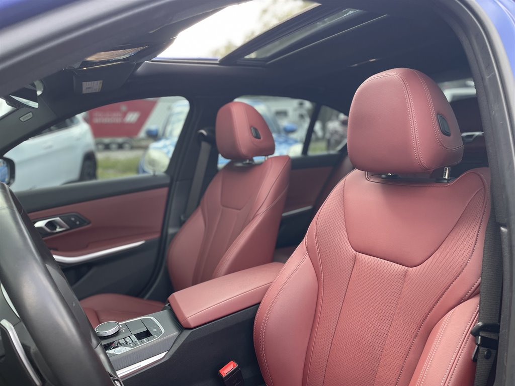 Used 2025 BMW M340i w/ Premium Package RWD image 3