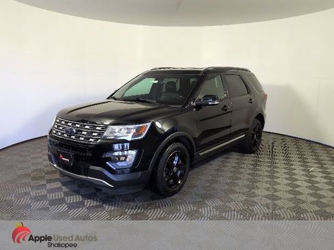Used 2016 Ford Explorer XLT w/ Equipment Group 202A AWD/4WD image 3