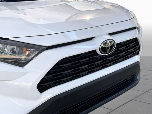 Used 2021 Toyota RAV4 LE AWD/4WD image 30