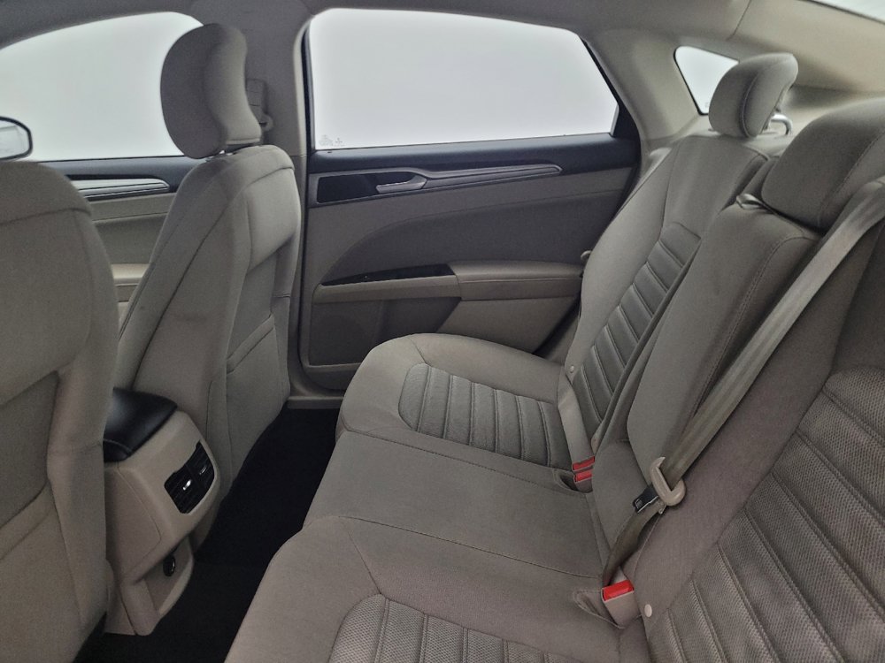 Used 2019 Ford Fusion SE FWD image 18