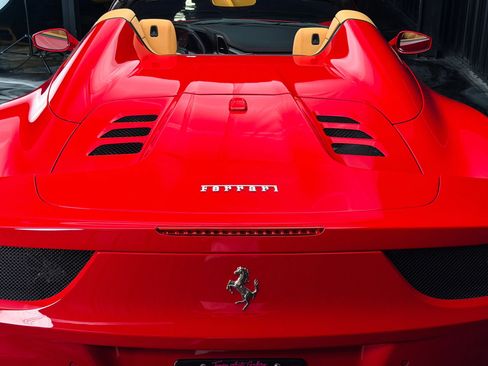 Used 2012 Ferrari 458 Spider RWD image 12