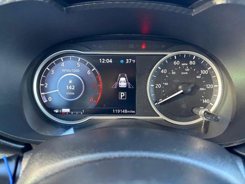 Used 2021 Nissan Versa SR w/ Convenience Package image 12