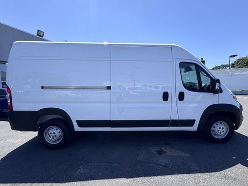 Used 2025 RAM ProMaster 2500 w/ Storage Group image 9