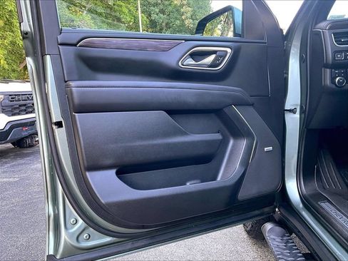 Used 2024 Chevrolet Tahoe Z71 w/ Luxury Package AWD/4WD image 9