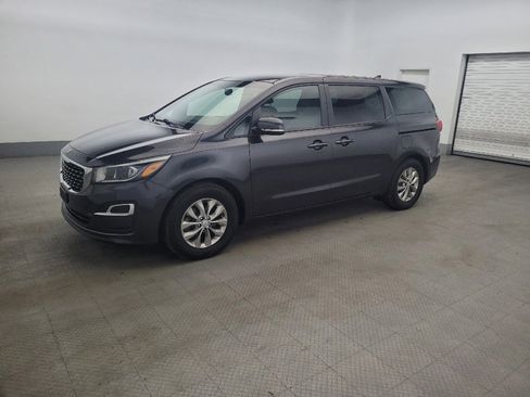 Used 2019 Kia Sedona LX FWD image 2