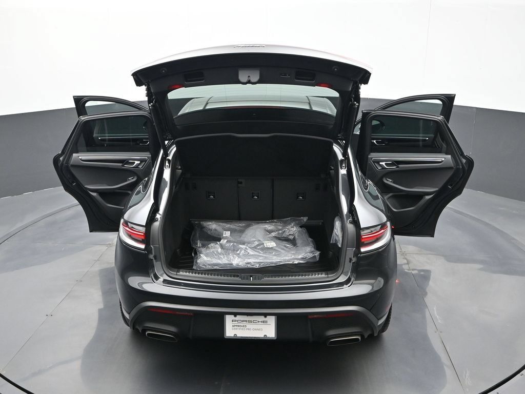Certified 2025 Porsche Macan AWD/4WD image 27