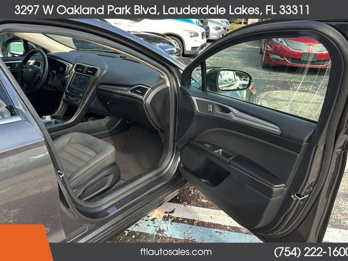 Used 2020 Ford Fusion SE image 39