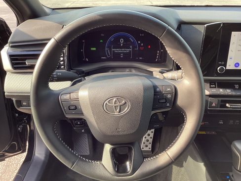 Used 2025 Toyota Camry SE AWD/4WD image 15
