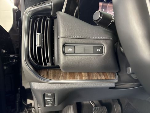 New 2026 Nissan Armada SL w/ Captain's Chari Seat Package AWD/4WD image 15