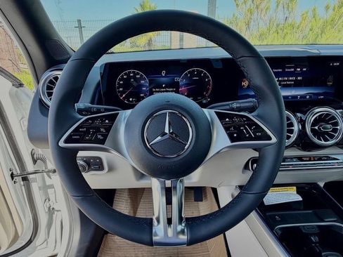 New 2026 Mercedes-Benz GLB 250 image 18