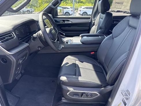 New 2026 Jeep Grand Wagoneer Limited w/ Premium Group II AWD/4WD image 8