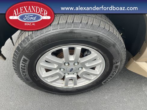 Used 2013 Ford Expedition XLT image 9