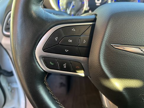 Used 2020 Chrysler Pacifica Touring-L Plus image 19