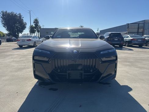 Used 2025 BMW i7 xDrive60 w/ Executive Package image 8