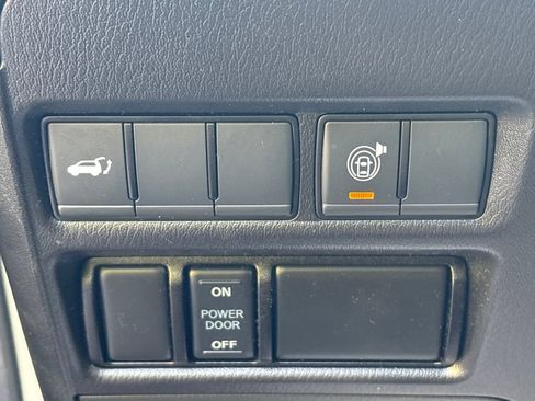 Used 2022 Nissan Armada SL w/ Captain's Chairs Package AWD/4WD image 11